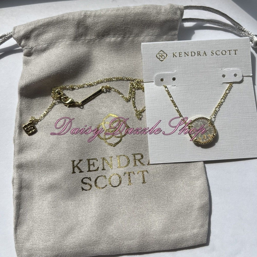 ✨Kendra Scott Sand Dollar Gold Pendant Necklace In Natural Mother of Pearl New✨ - Picture 2 of 8